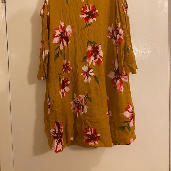 Dress - Picture 2 of 4